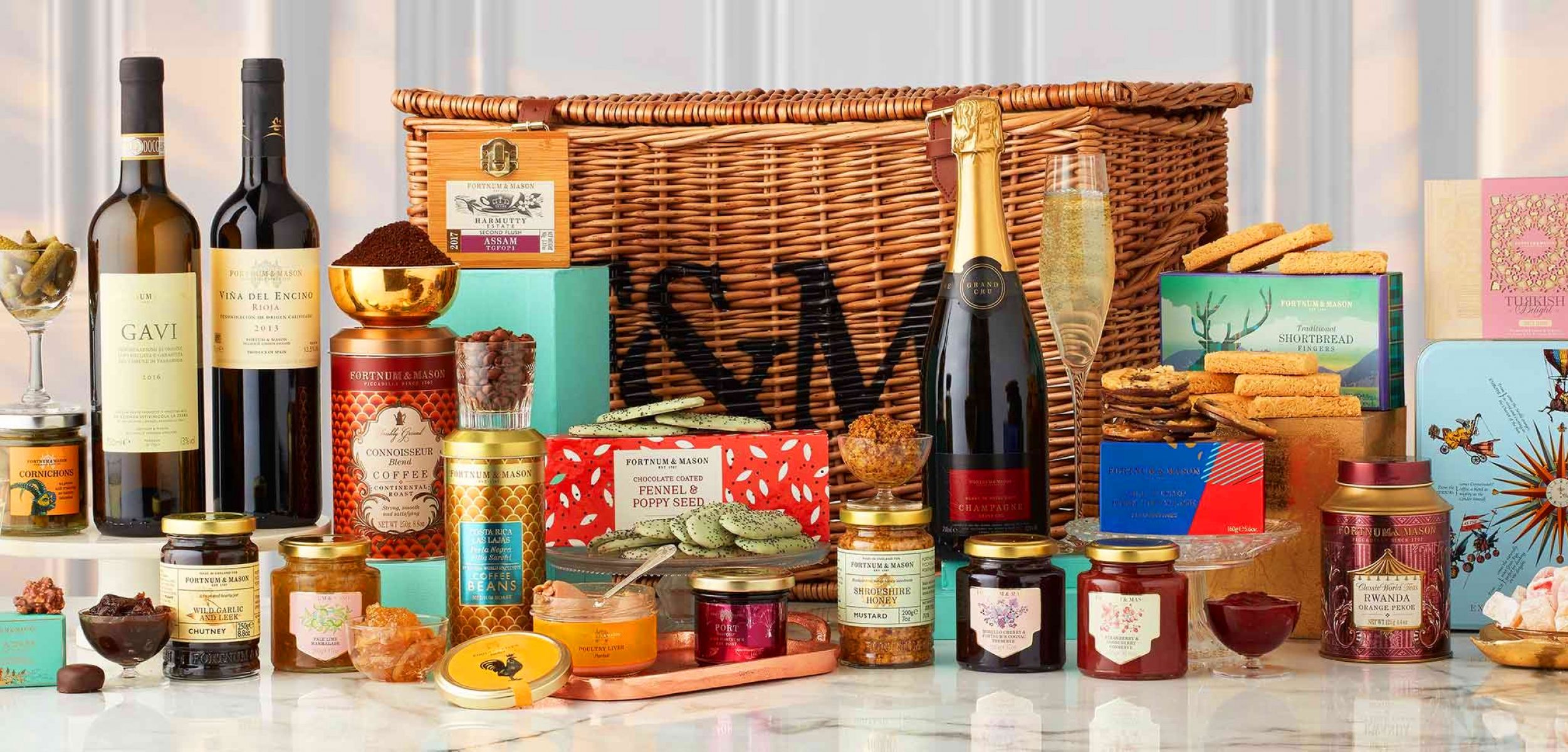 Benefits Of Buying Luxury Hampers As Gifts In Singapore