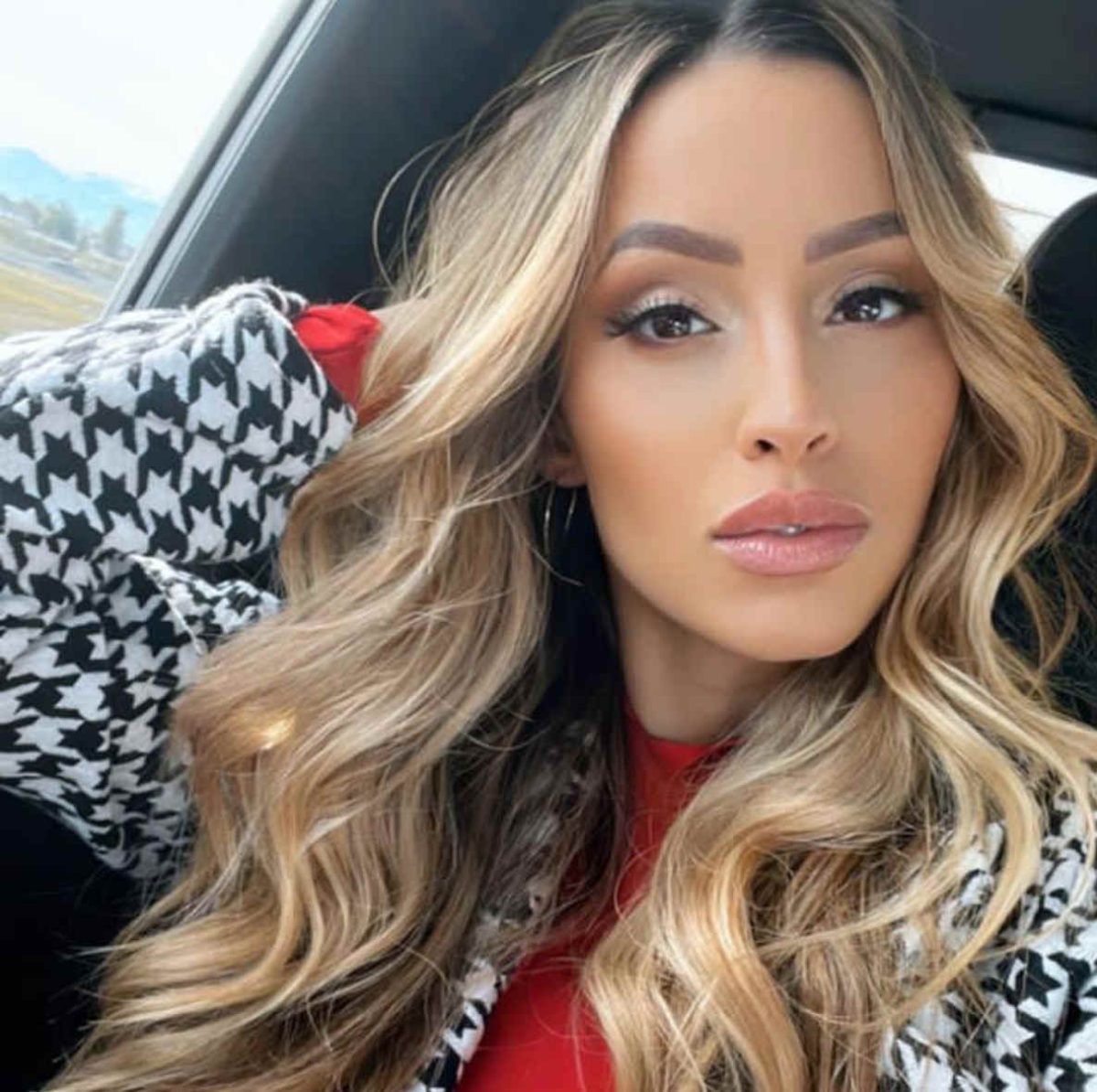 Jovi Nicole Engbino: Manti Te’o’s Spouse (Lady Love)